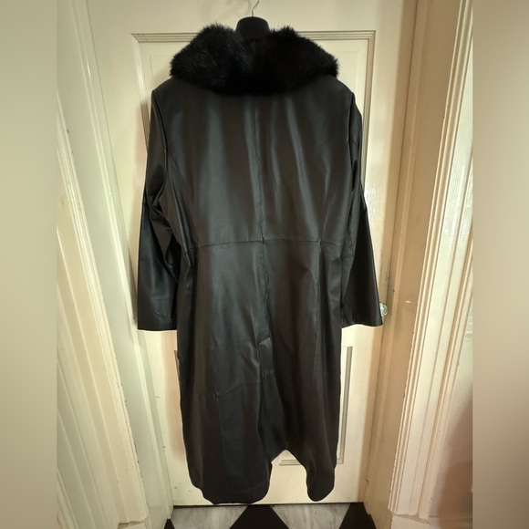 Terry Lewis Classic Luxuries coat - Picture 4 of 7